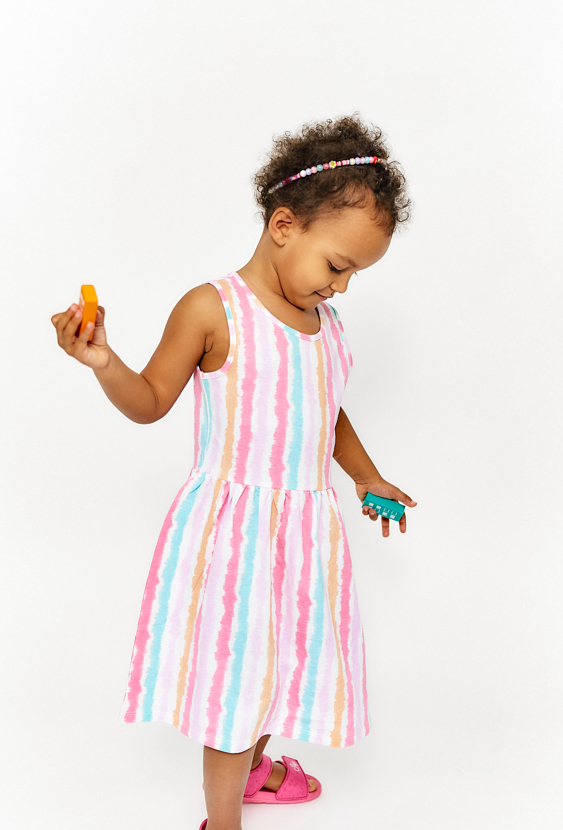 Sukienka na ramiączkach w kolorowe paski