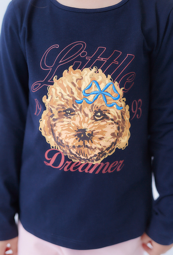 Granatowa bluzka dziewczęca z nadrukiem pieska i napisem.