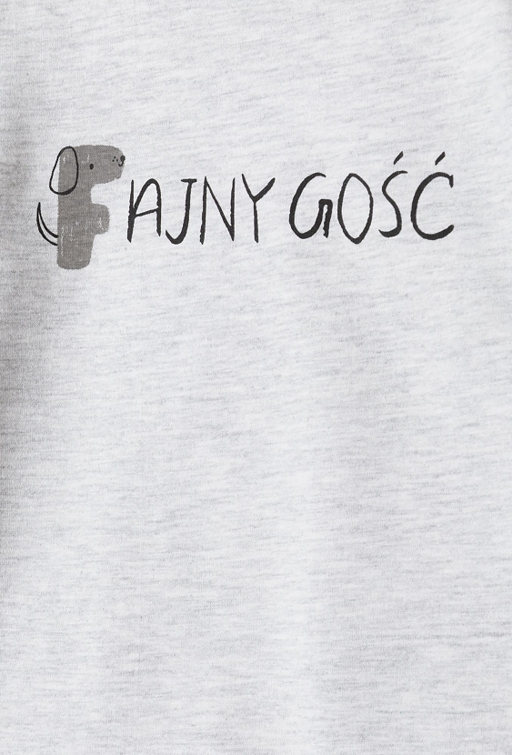 Szara bluzka niemowlęca z długim rękawem z napisem Fajny Gość