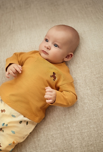 Brązowa bawełniana bluzka niemowlęca z długim rękawem