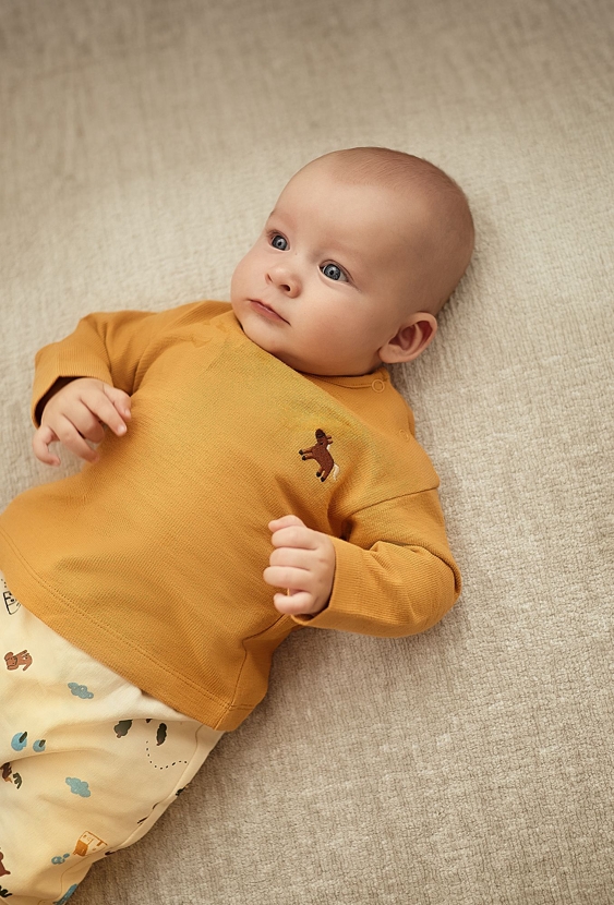 Brązowa bawełniana bluzka niemowlęca z długim rękawem
