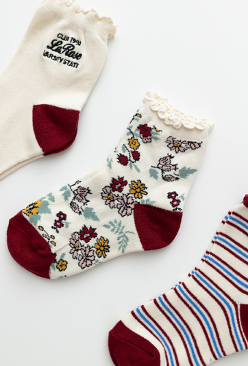 Skarpety dziewczęce 3-pak – kwiatki, paski, bordowe detale.