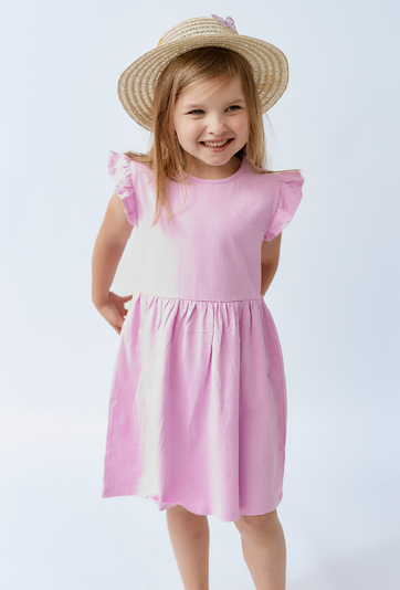 Sukienka z krótkim rękawem i falbankami na ramionach