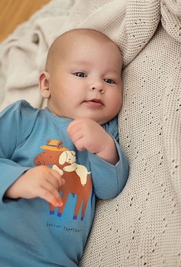 Niebieska bawełniana bluzka niemowlęca z nadrukiem