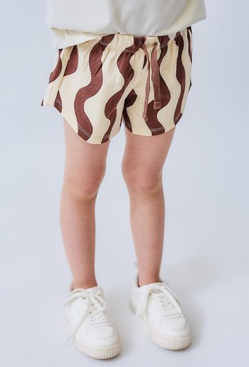 Szorty dziewczęce w brązowe fale