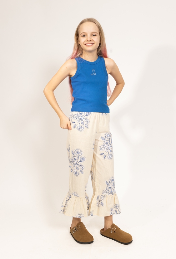 Dziewczęce spodnie z haftowanym motywem kwiatów