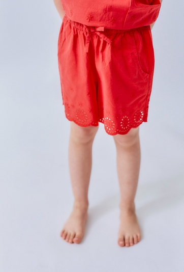 Szorty dziewczęce z ażurowym haftem - czerwone