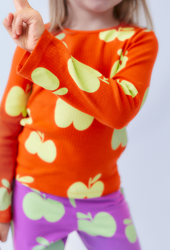 Pomarańczowa bluzka dziewczęca w jabłuszka