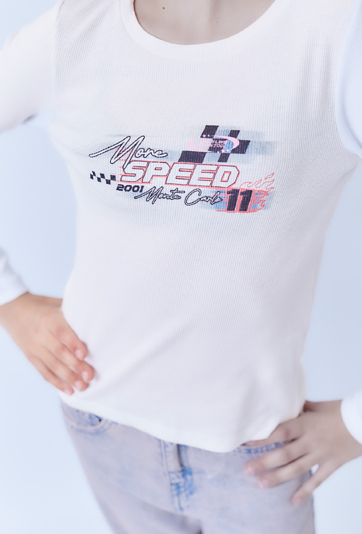 Biała dziewczęca bluzka z nadrukiem i długim rękawem