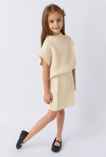 Spódnica dziewczęca swetrowa – ecru z warkoczowym splotem