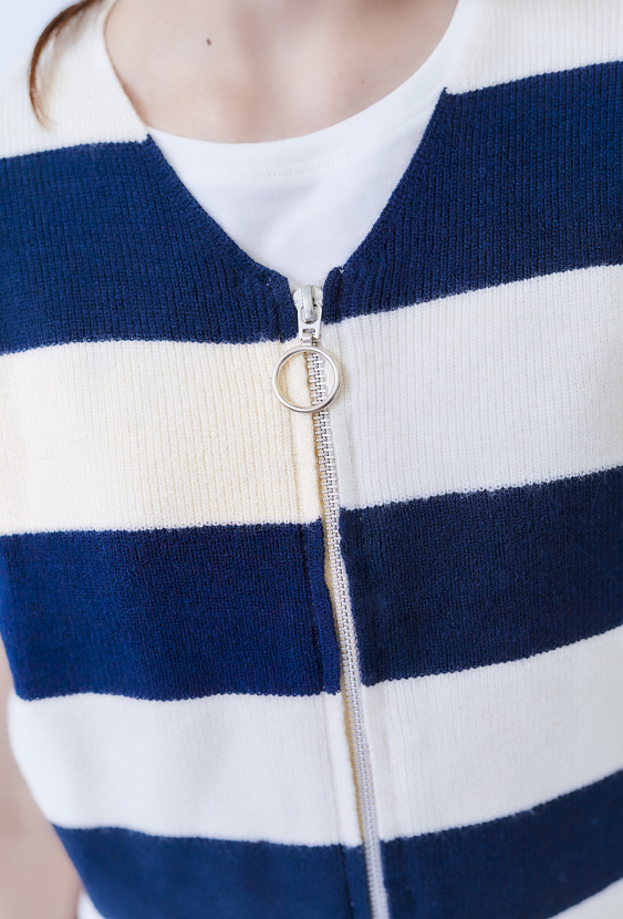 Swetrowa kamizelka dziewczęca w paski ecru – Limited Edition