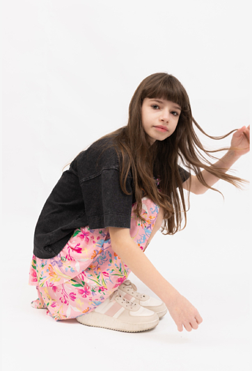 Krótka spódnica w kwiaty z elastyczną gumką w pasie