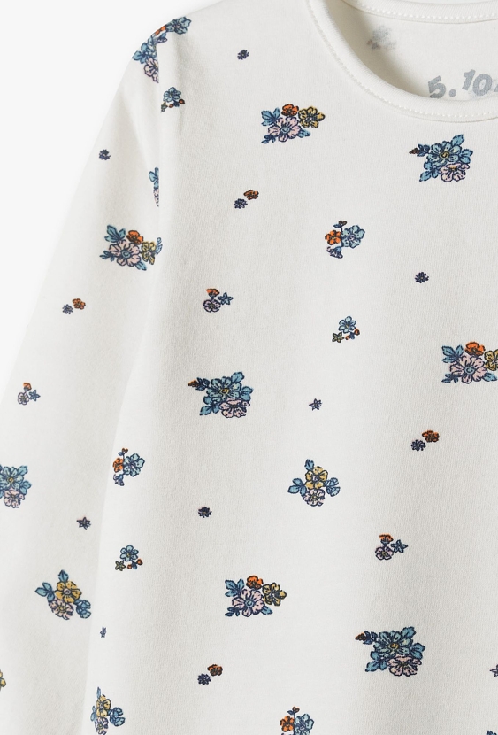 Białe body niemowlęce z długim rękawem w kwiaty