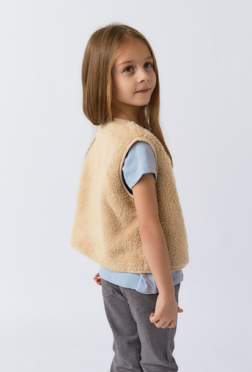 Beżowa kamizelka dziewczęca z miękkiego futerka