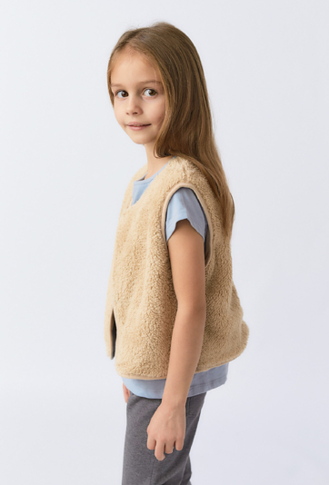 Beżowa kamizelka dziewczęca z miękkiego futerka
