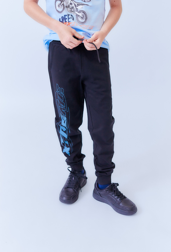 Spodnie dresowe chłopięce z niebieskimi panelami