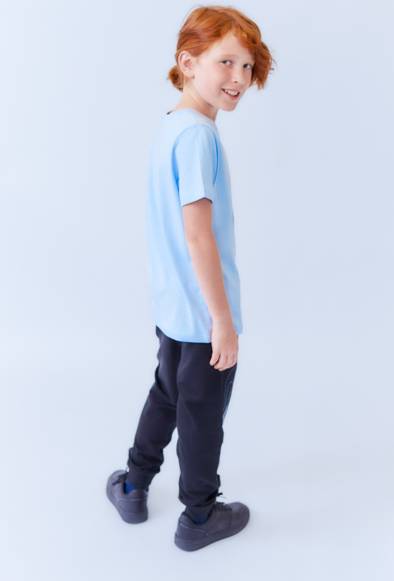 Spodnie dresowe chłopięce z niebieskimi panelami