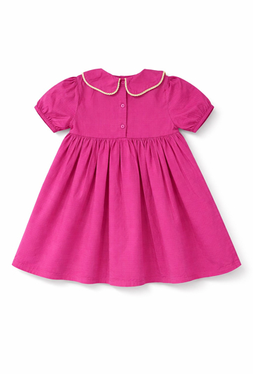 Sukienka z kołnierzykiem i haftem