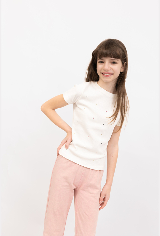 T-shirt dziecięcy prążkowany z ozdobnymi dżetami