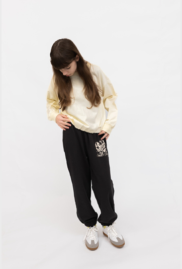 Spodnie dresowe dziewczęce comfort fit „Sweet Days” z motylem