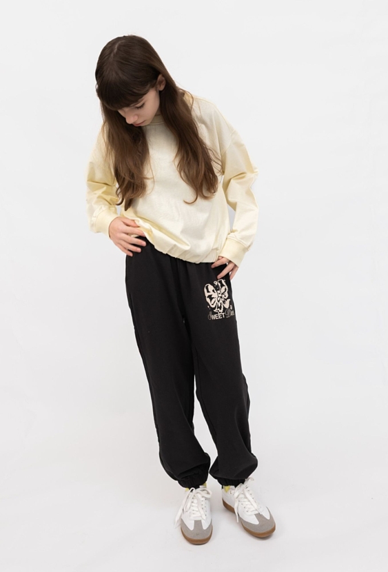 Spodnie dresowe dziewczęce comfort fit „Sweet Days” z motylem