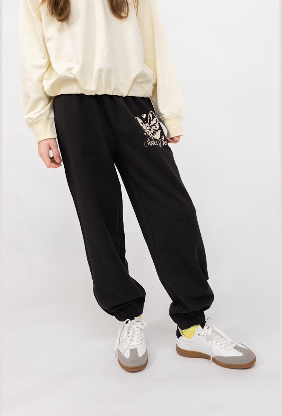 Spodnie dresowe dziewczęce comfort fit „Sweet Days” z motylem