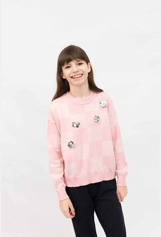 Sweter dziewczęcy w szachownicę z cekinowymi aplikacjami
