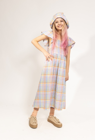 Dziewczęca sukienka w kolorową kratę w stylu hiszpanki