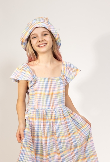 Dziewczęca sukienka w kolorową kratę w stylu hiszpanki