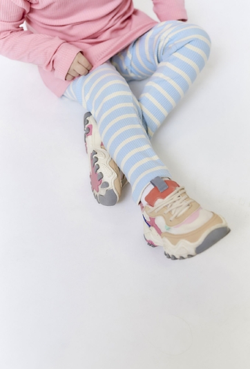 Prążkowane legginsy w paski dla dziewczynki