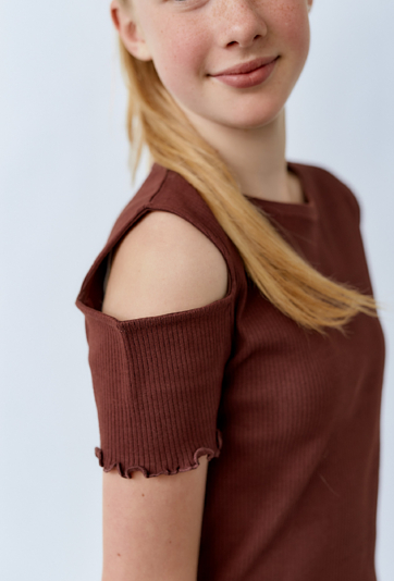 Koszulka z wycięciami na ramionach