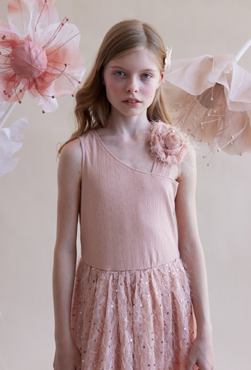 Elegancka sukienka w kolorze pudrowego różu