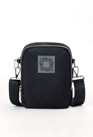 Czarna listonoszka z kieszeniami i regulowanym paskiem.