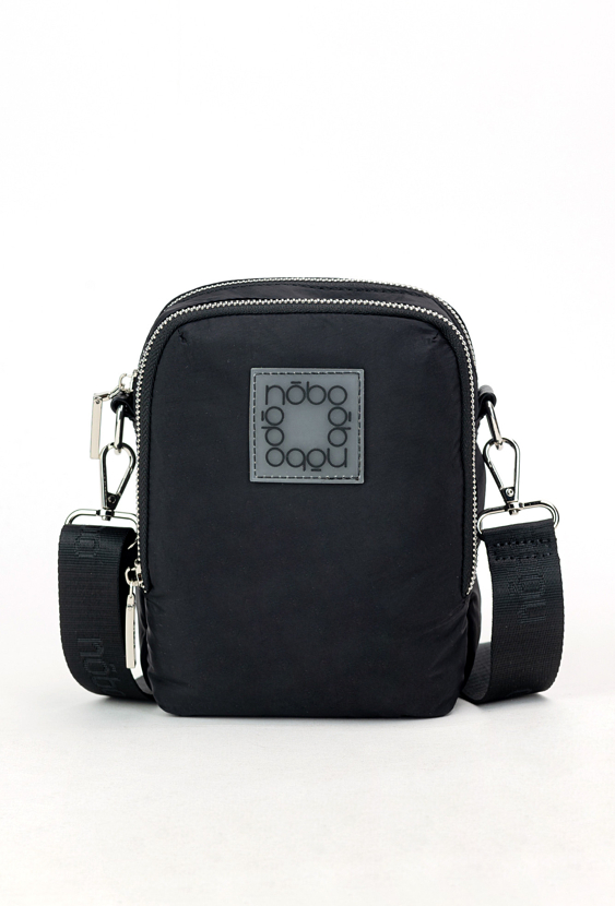 Czarna listonoszka z kieszeniami i regulowanym paskiem.