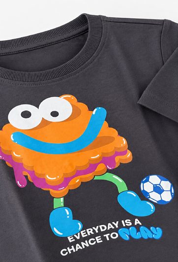 Chłopięcy t-shirt z nadrukiem – grafitowy