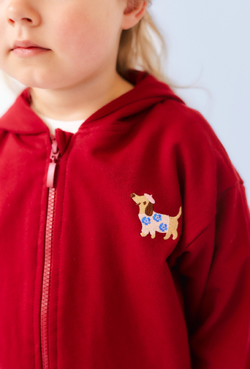 Czerwona bluza z kapturem dla dziewczynki – haft z pieskiem.