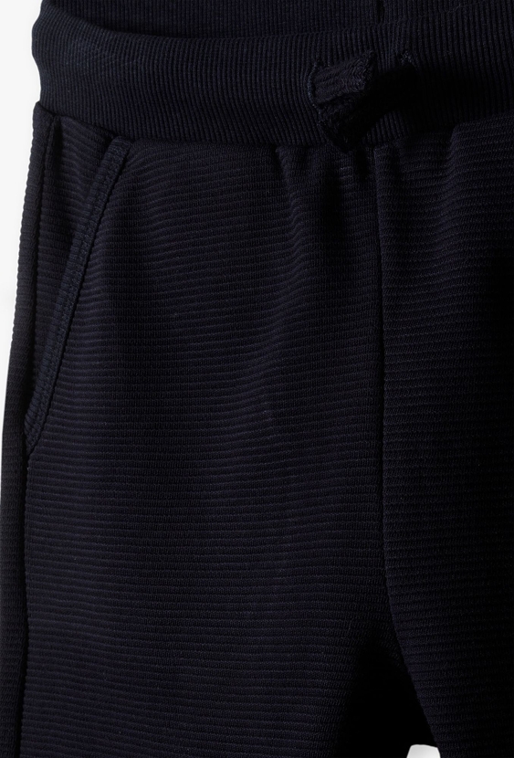 Granatowe spodnie dresowe w prążki - 5.10.15.