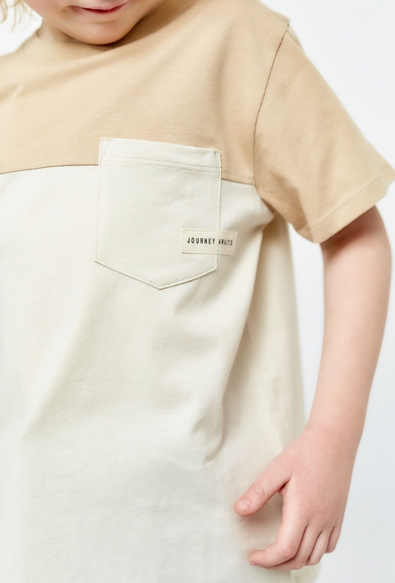 Dwukolorowy t-shirt z kieszonką