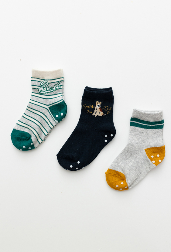 Skarpety chłopięce 3-pak z ABS – wzory i paski.