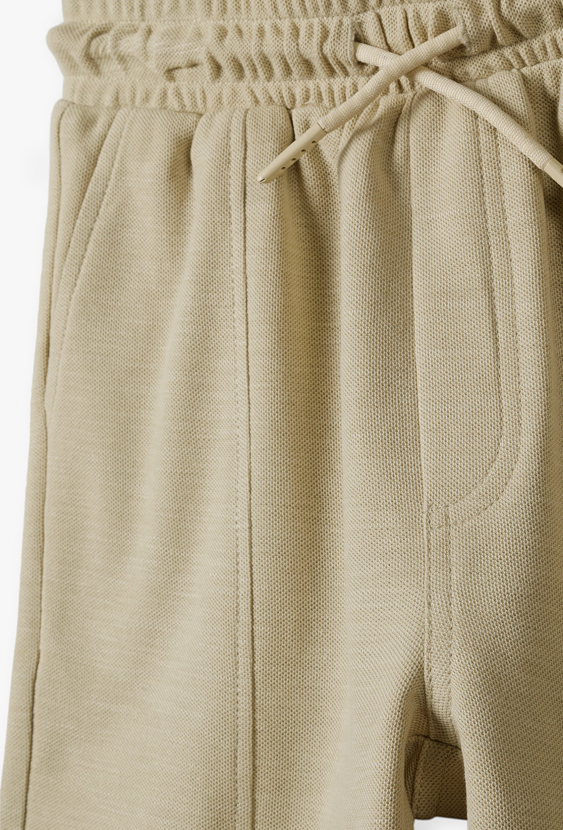 Szorty dla chłopca z przeszyciami i regulacją