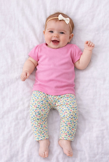 Legginsy niemowlęce w kwiatki – elastyczne i wygodne