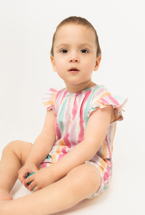 Kolorowy rampers niemowlęcy na lato