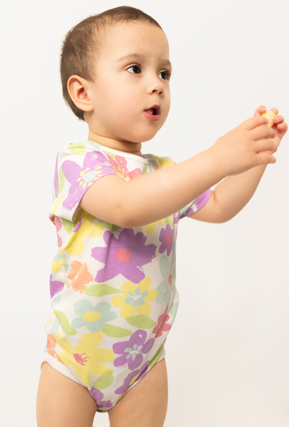 Body z krótkim rękawem w kolorowe kwiaty