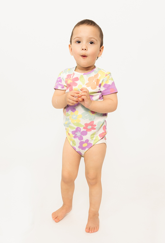 Body z krótkim rękawem w kolorowe kwiaty