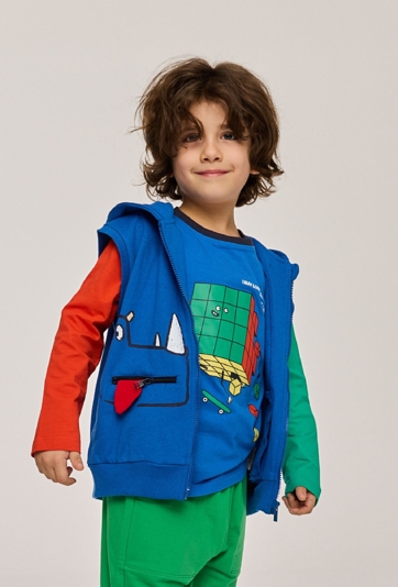 Niebieski bezrękawnik chłopięcy z kapturem