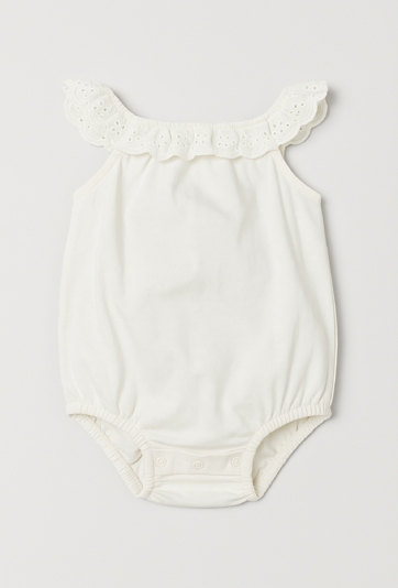 Białe body niemowlęce z falbanką dla dziewczynki
