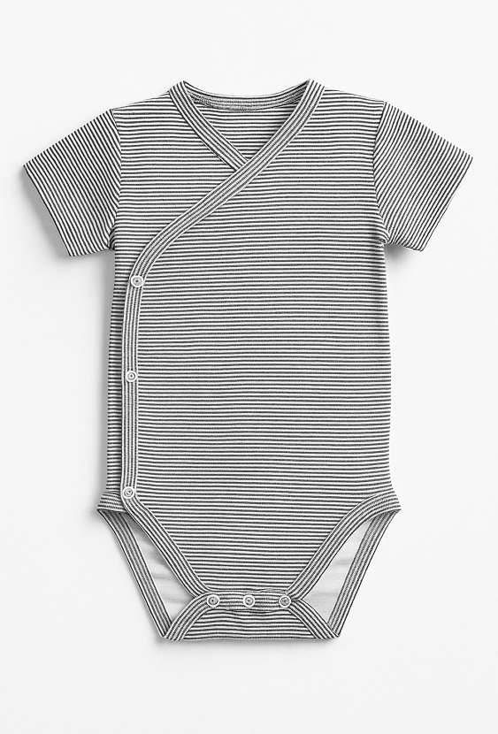 Body niemowlęce z krótkim rękawem – ciepły brzuszek