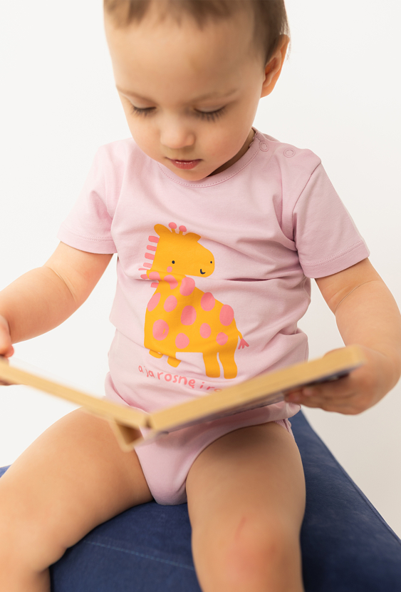 Body z krótkim rękawem z żyrafą