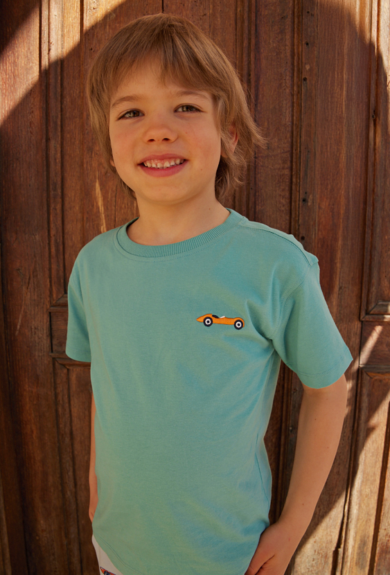 T-shirt z haftowanym samochodem