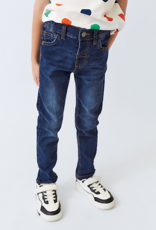 Granatowe jeansy dziecięce – klasyczny fason.